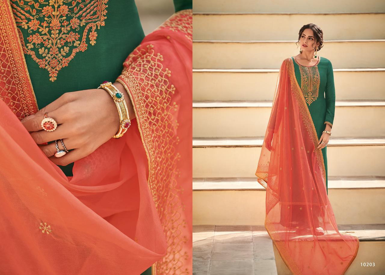 Salwar Kameez With Heavy Look And Beautifull Embroidered Designer Party Wear