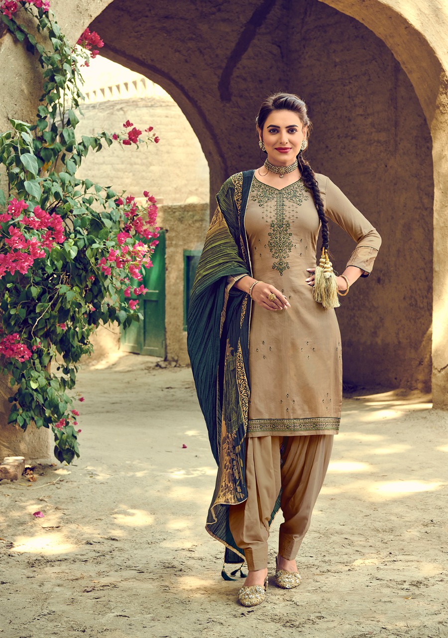 Heavy Look Wedding Wear Occasionally Traditional Indian Looks Salwar Suits