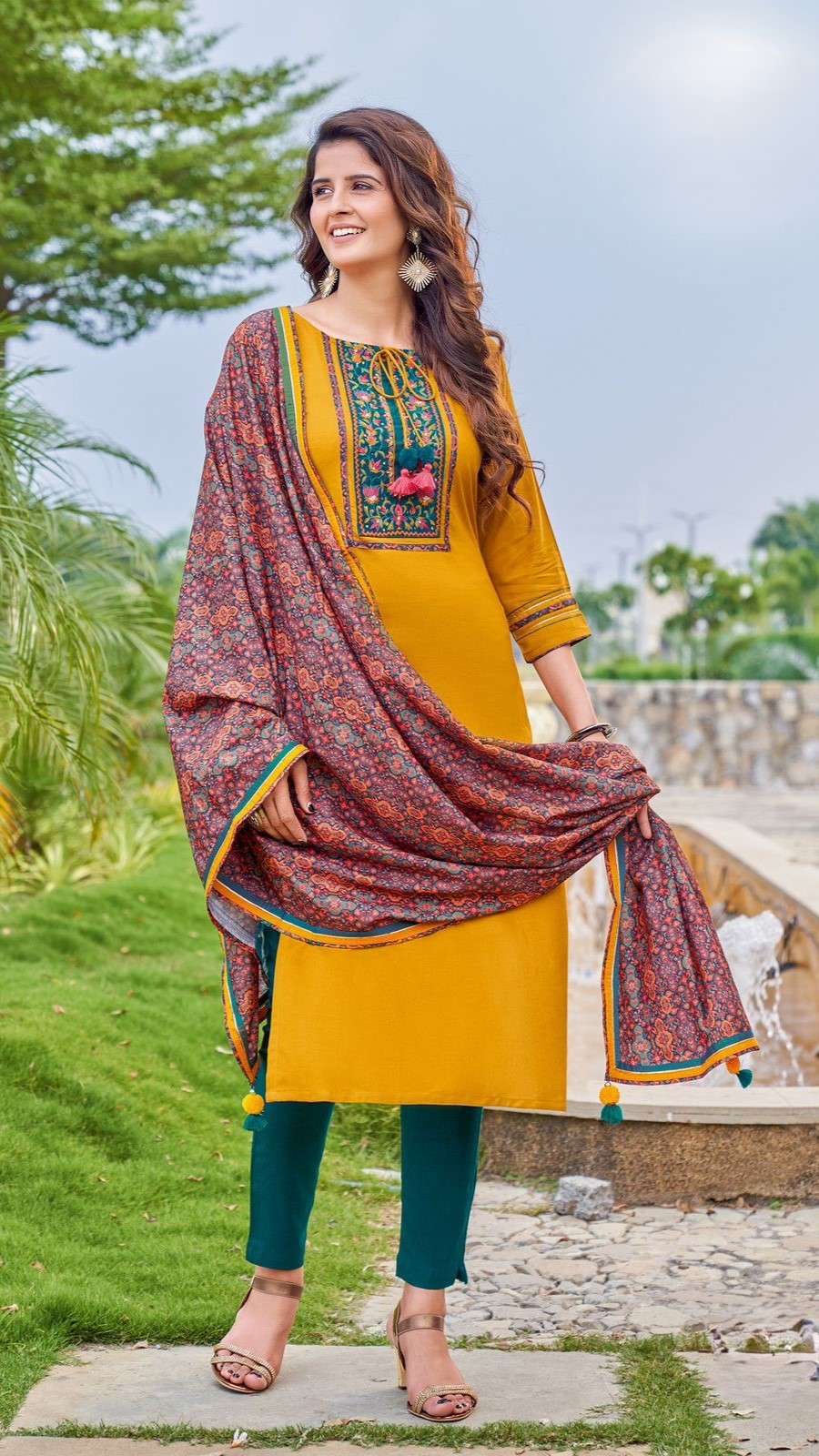 Viscose Weaving Suit with Cotton Slub Lycra Pants & Pashmina Digital Dupatta