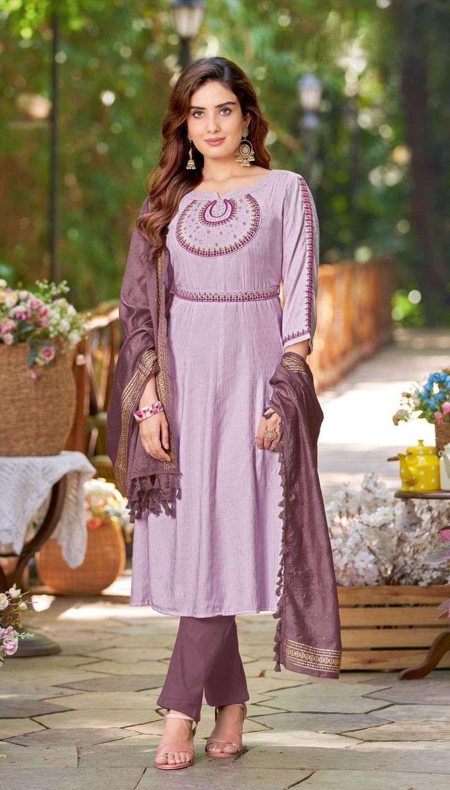 Stylish Rayon Weaving Kurti Set with Handcrafted Embroidery and a Jacquard Viscose Dupatta