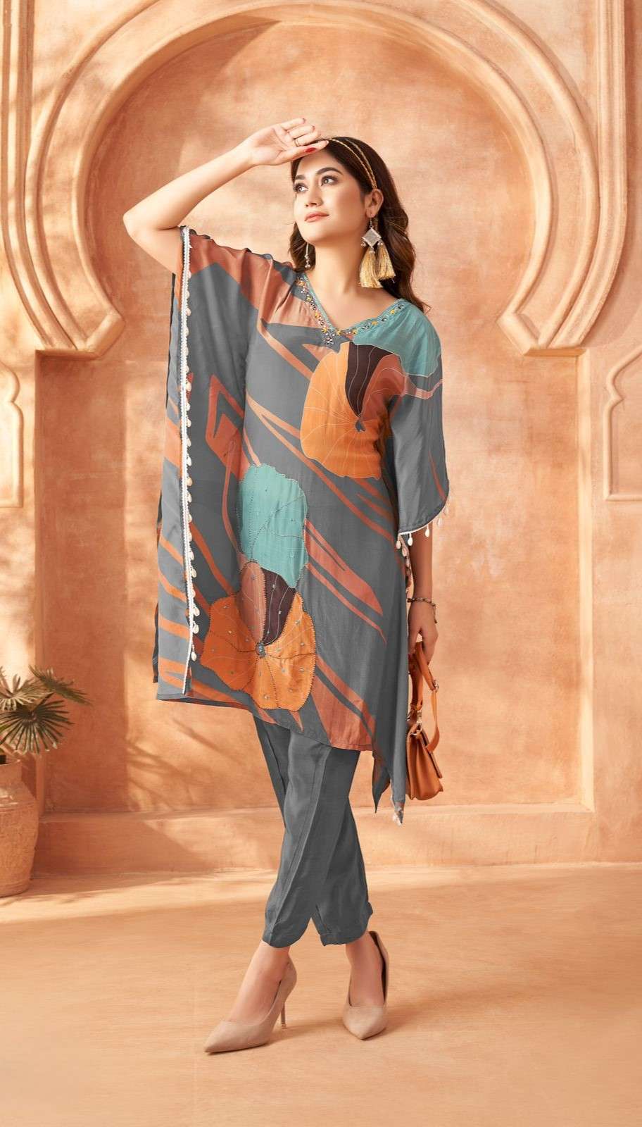Stylish Printed Kaftan in Luxurious Natural Crepe
